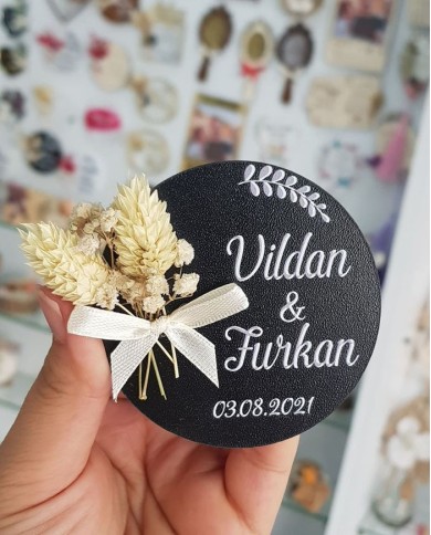 Beyaz baskılı ahşap nikah şekeri