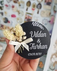 Beyaz baskılı ahşap nikah şekeri