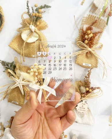 Takvimli şeffaf pleksi kesim nikah şekeri