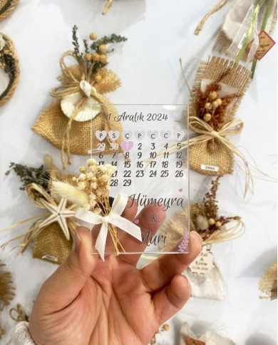 Takvimli şeffaf pleksi kesim nikah şekeri