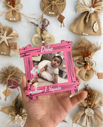 Çit Şeklinde Ahşap Çerçeve Magnet – Balonlu Bebek